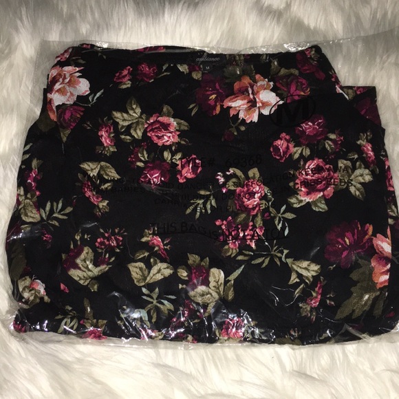 AMBIANCE 🔥2 LEFT🔥Floral Off the Shoulder Romper - Picture 8 of 8